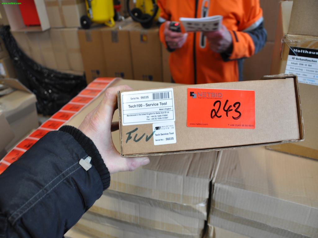 Maschinen, Werkzeuge, Handelsware / Werkstattausrüstung aus dem Umfeld<br> KFZ-Handwerk / Reifendienst-5